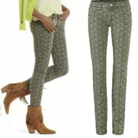 CAbi | #5083 Ditsy Floral Print Skinny Jeans - Picture 1 of 7